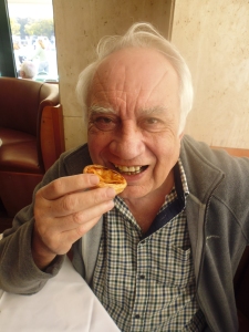 Dawes nibbles a tart in Lisbon